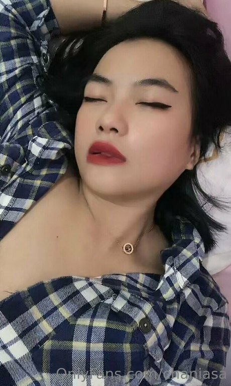 chaniasa nude star img