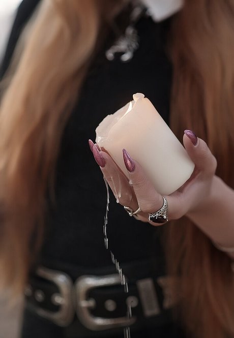 Anya Ichios star perfect photos