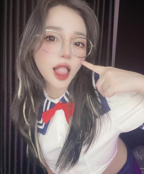 MiMi Chan top model picture