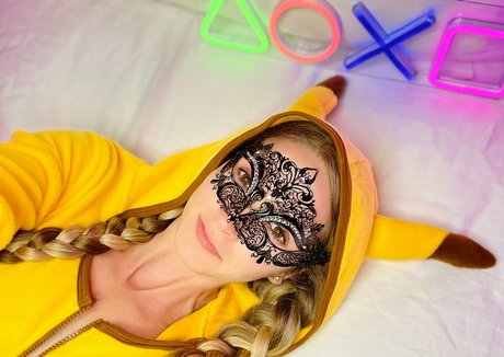 MissBlondeBunny model adult pictures