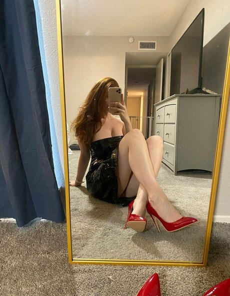 Gingerstoesies naked star photo