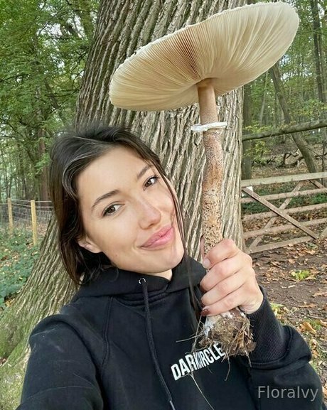 floraivyfree model naked pictures