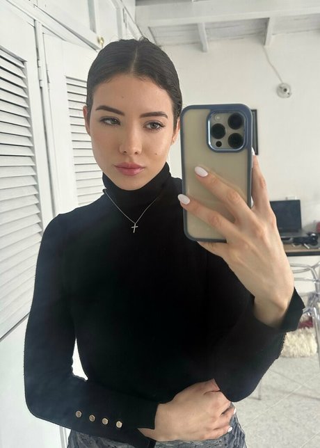 soifieeofficial pretty pornstar photo