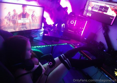 nidagonehot model nude picture