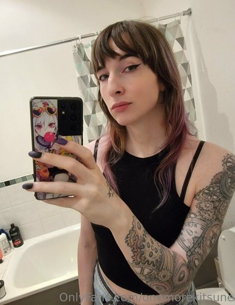 lilykitsune hot model photos