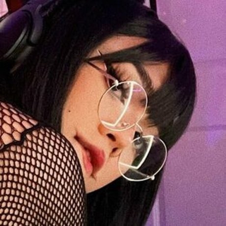 spicytitania model pretty image