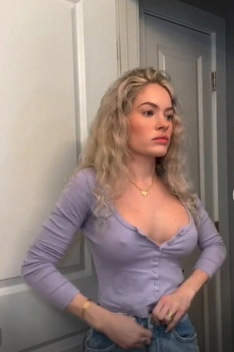 Claudia Walsh sex model image