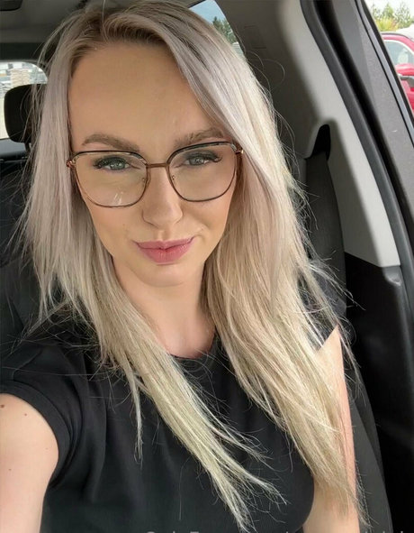 nurseryleigh model sex picture