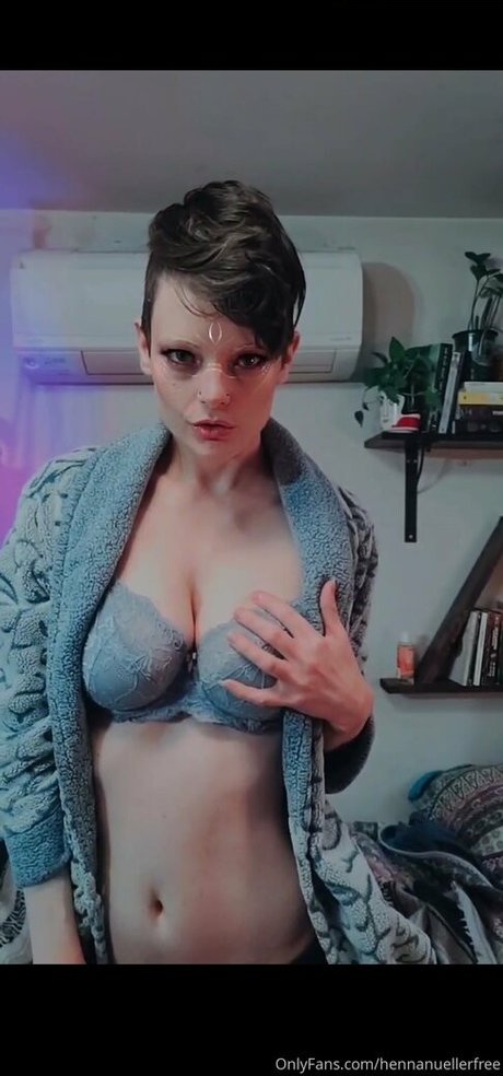 hennanuellerfree model erotic galleries