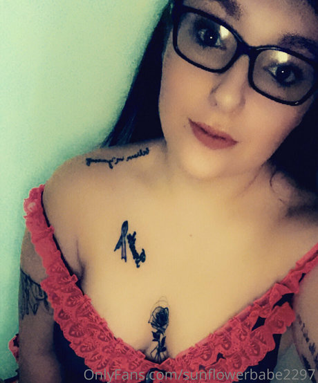 sunflowerbabe2297 model sexy image