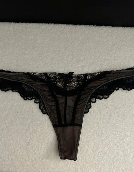 moree naked model photo