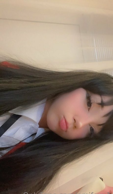 bunnyemiii nude pornstar photos