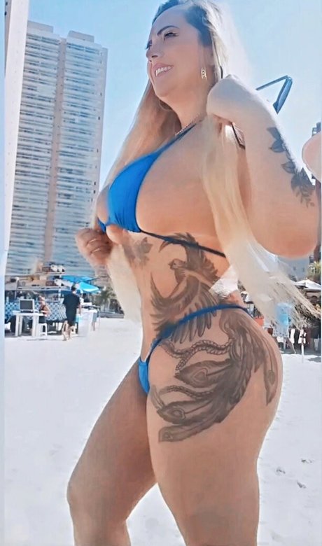 Cinthia Santos art star photo