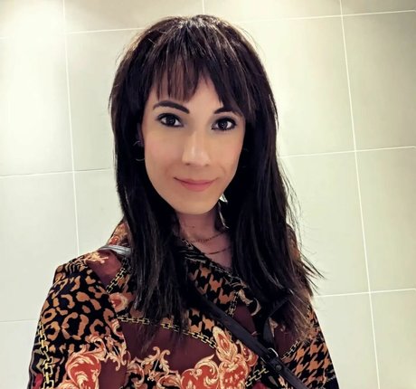 Jennifer London erotic actress images