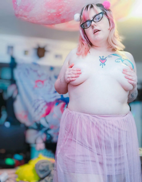 enchantingaleister star sexy gallery