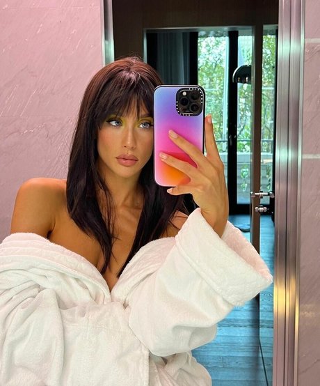 Maria Pedraza profile pic