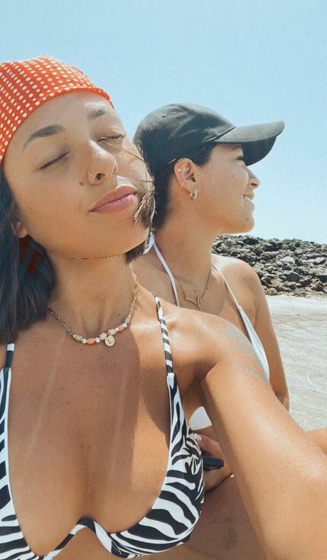 Marta De Lola thumbnail