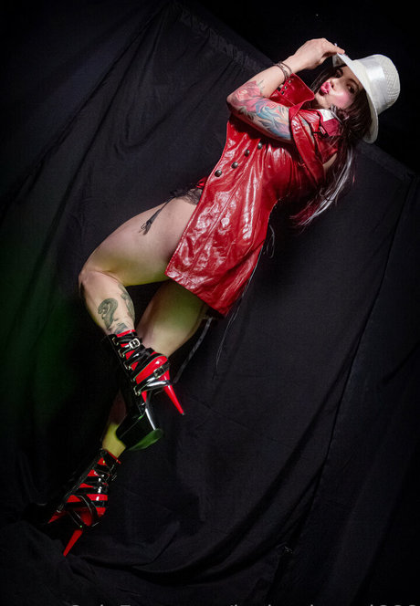 laylamixxxel666 exclusive star photos