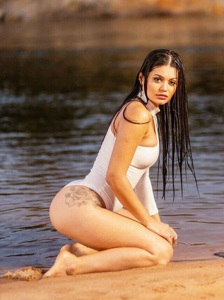 Paula Kamaisaka model high quality photos