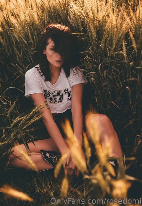 rosedomi profile pic