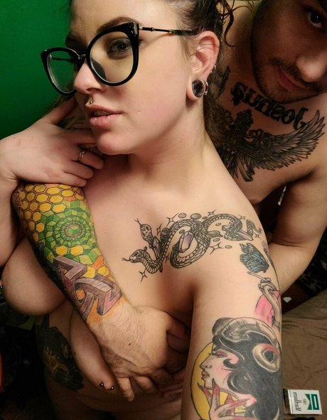 vannahrain pornographic model archive