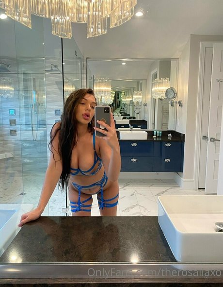 therosaliaxo pretty model images