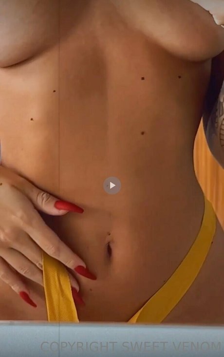 sweetvenom nude model image