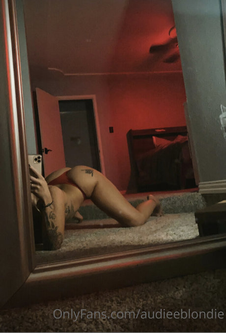 Audieeblondie pornstar sexy pics