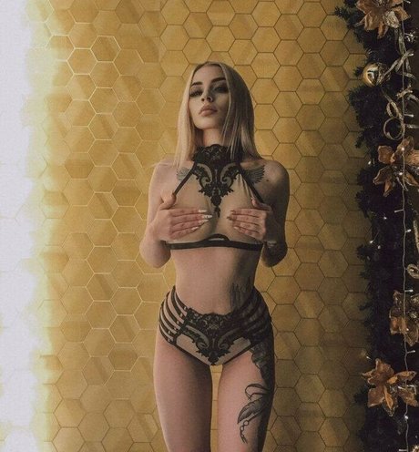 Kira Braun model pic