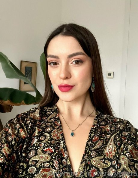 vera venera erotic model photo