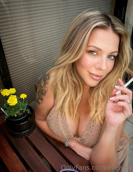 ellelyon model xxx picture