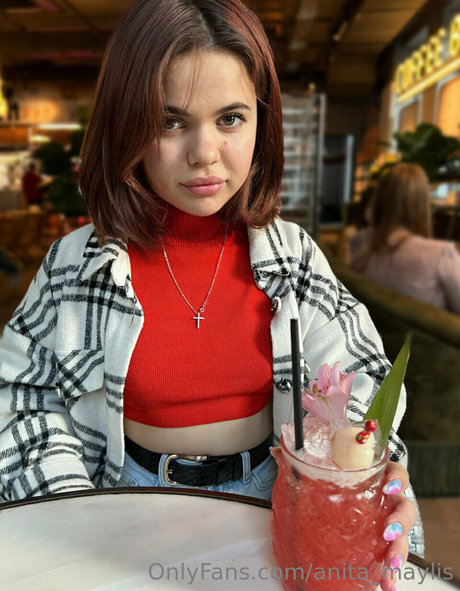 anita maylis exclusive star images