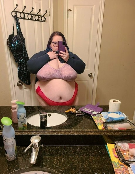 curv3s4daysfree pretty pornstar image