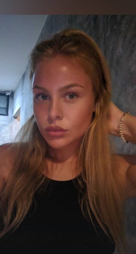 Sophie Pettifer model perfect galleries