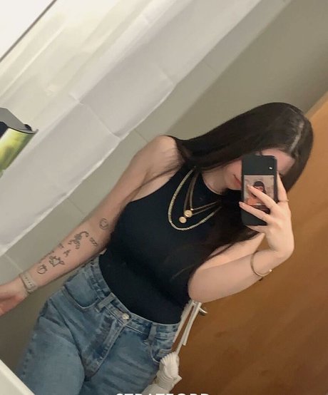 Eleri Evans model erotic galleries