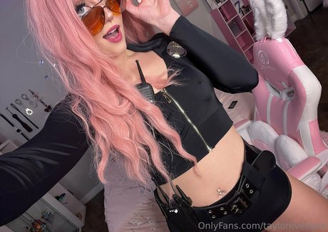 tayloreverlyxo star erotic photos