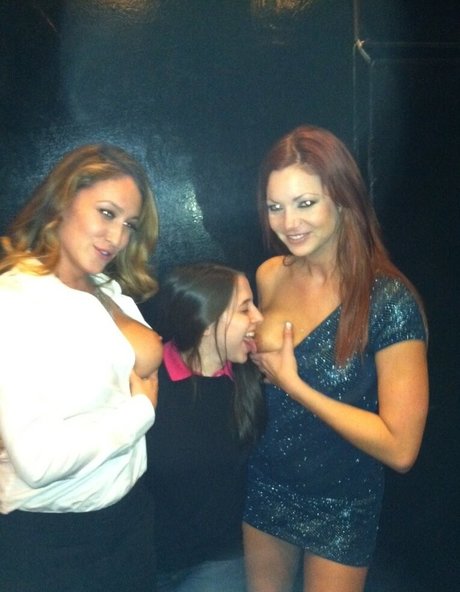 Esther Povitsky model nude picture