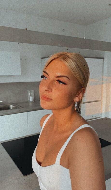 clothed onlyfans beautiful images