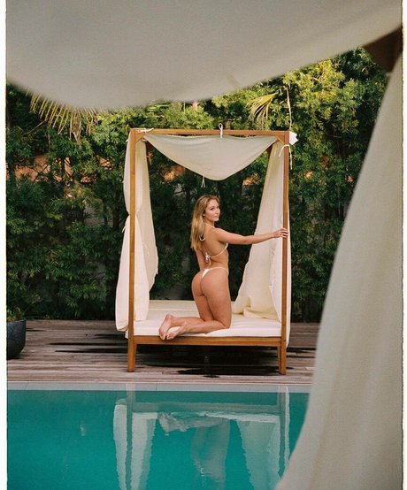 Helois Huthart nude pornstar gallery