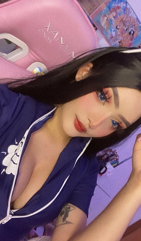 Mizuhart model sexy photos