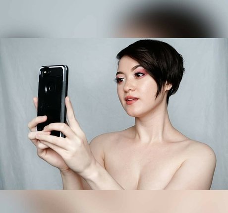 Elysia Griffin pornstar sexy img