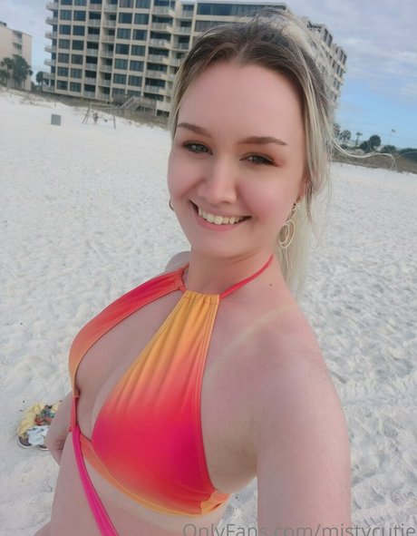 MistyCutie pornstar top photo