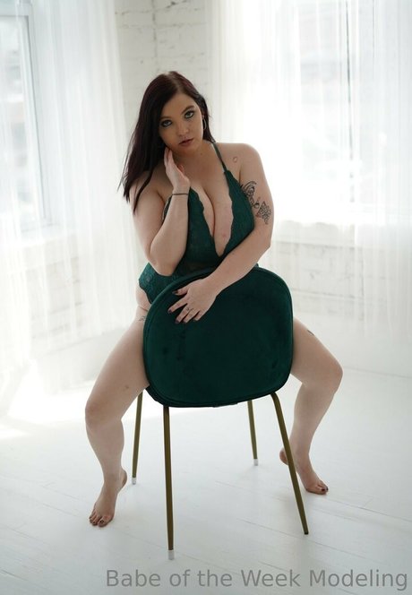 babeoftheweek model xxx pic