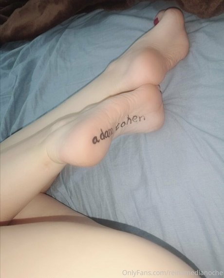 Feetvampire model adult image