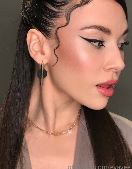 evavee pornstar nude picture