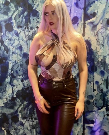 Emma C xxx actress img