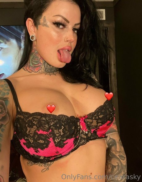 cearasky naked pornstar picture