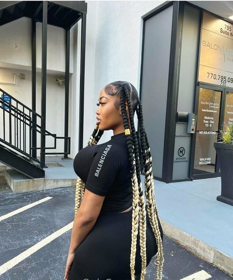 moreofmoriah model pornographic images