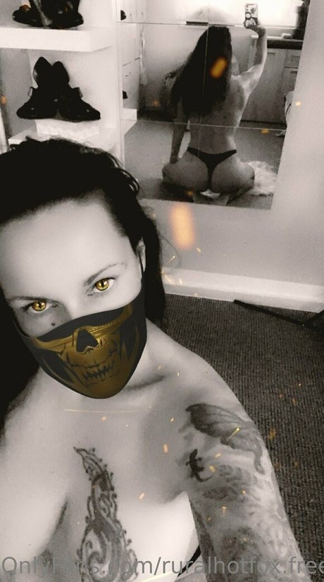 ruralhotfox free adult model photo