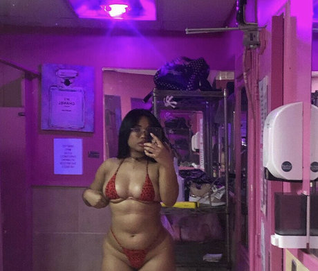 Lanahoku nude model image